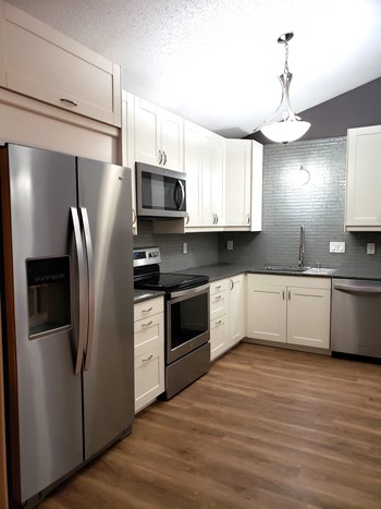 12815 W Hampton Ave 2 Beds Apartment for Rent - Photo Gallery 4