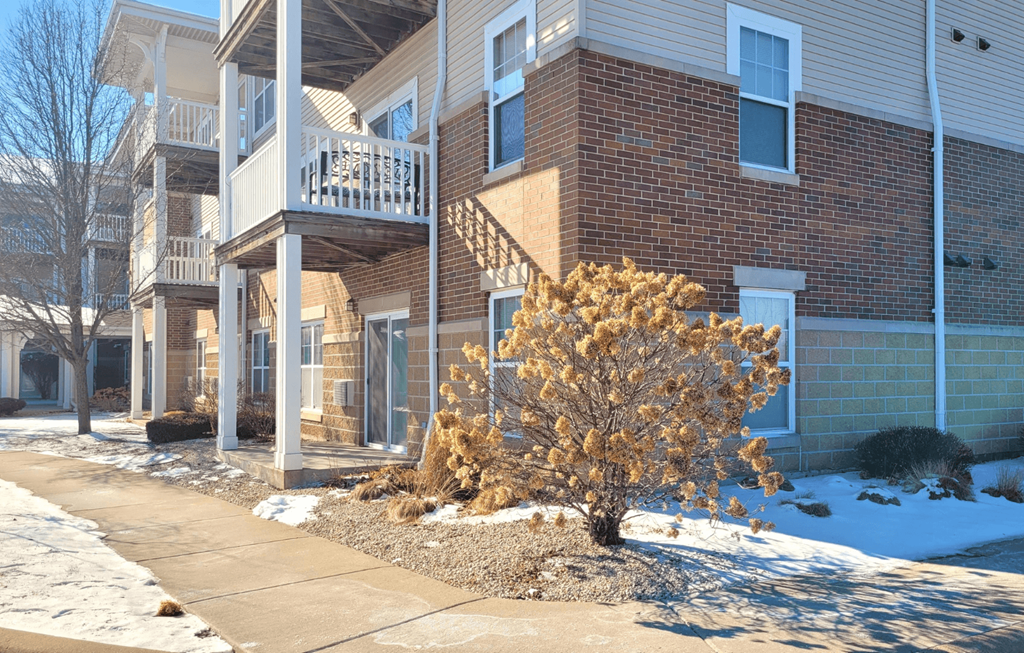 St James Senior Estates, Senior Housing in Crete IL. Affordable one bedroom apartments and two bedroom apartments. Smoke free. Managed by Wisconsin Management Company