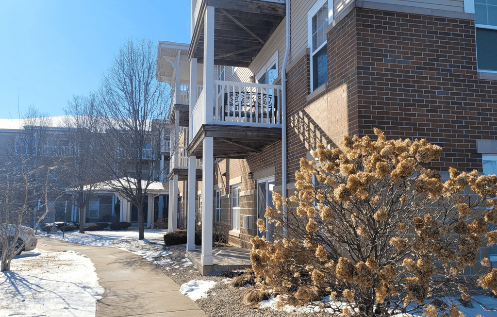 St James Senior Estates, Senior Housing in Crete IL. Affordable one bedroom apartments and two bedroom apartments. Smoke free. Managed by Wisconsin Management Company