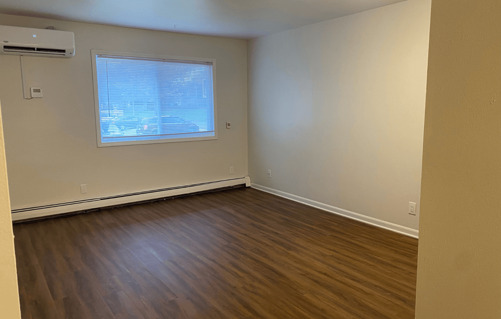 A room with a window and air conditioner.