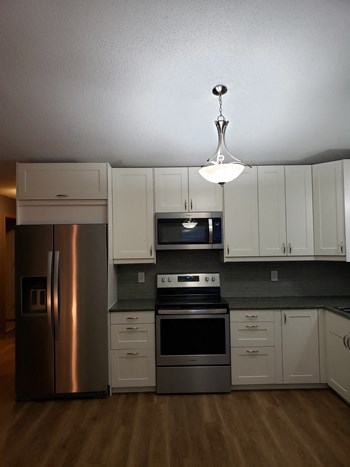 12815 W Hampton Ave 2 Beds Apartment for Rent - Photo Gallery 5