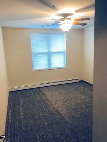 305 E Main St 1-2 Beds Apartment, Affordable for Rent - Photo Gallery 6