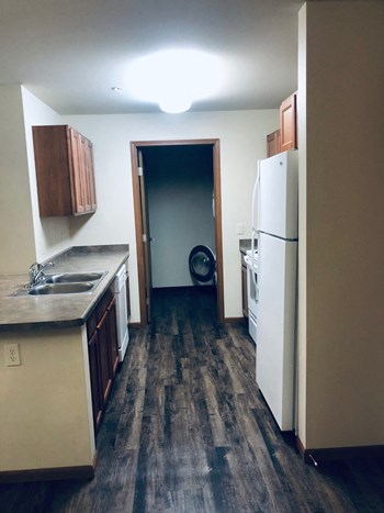 305 E Main St 1-2 Beds Apartment, Affordable for Rent - Photo Gallery 3