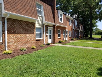 Townhome Exterior of Hampstead Heath Luxury Homes in Hampton VA - Photo Gallery 16