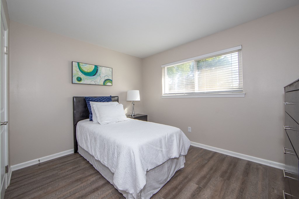 Second Bedroom in Country Club Apartments in Williamsburg VA 