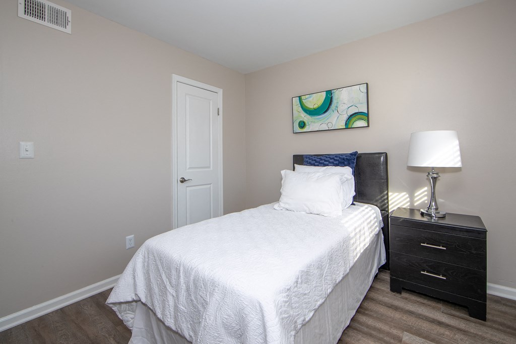 Second Bedroom in Country Club Apartments in Williamsburg VA 