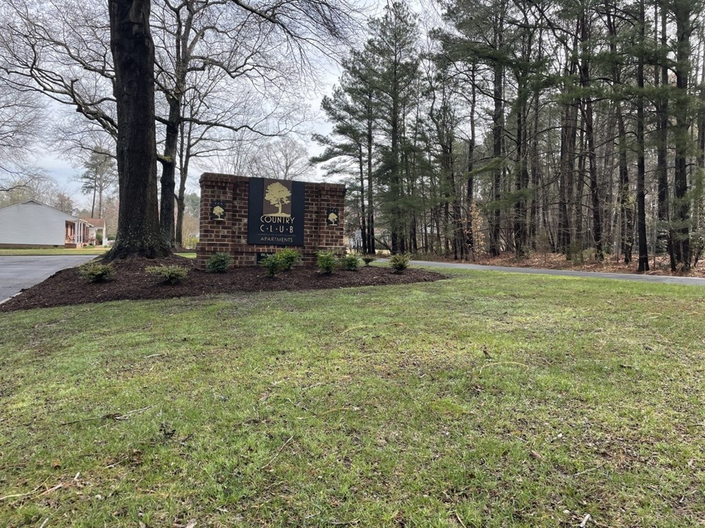 Property Entrance at Country Club Apartments in Williamsburg VA 