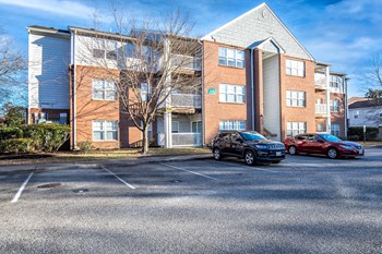 Apartments exterior at Hampstead Heath Luxury Homes in Hampton VA - Photo Gallery 14