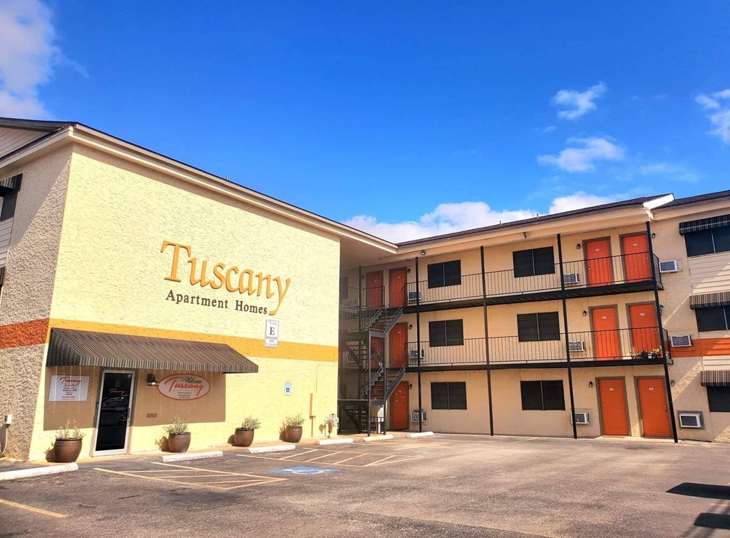 Apartment Exterior at Tuscany Apartments, San Angelo, 76904
