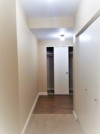 2868 NW Crossing Drive 1-2 Beds Apartment, Affordable for Rent - Photo Gallery 6
