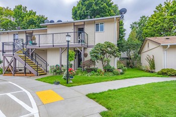 292 Oak Street Studio-2 Beds Apartment, Affordable for Rent - Photo Gallery 2