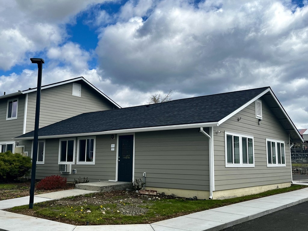 Exterior view of Eagle Cap Pineview in Joseph, Oregon