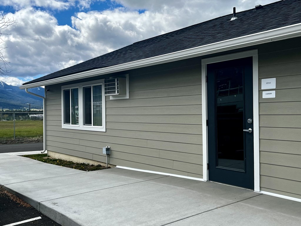Exterior View of Eagle Cap Pineview in Joseph, Oregon