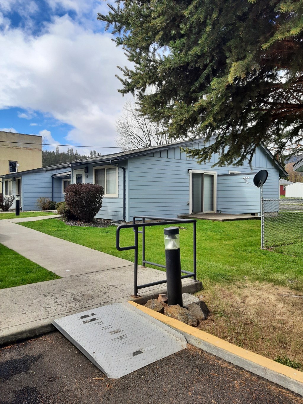 Exterior view of Leisure Way Apartments in Wallowa, Oregon