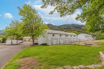 721 SE Meadowlark 1-2 Beds Apartment, Affordable for Rent - Photo Gallery 13