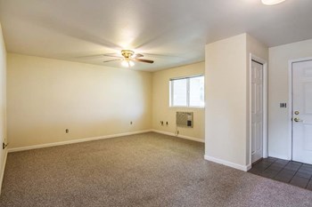 1091 S Main Stree 1-2 Beds Apartment, Affordable for Rent - Photo Gallery 4