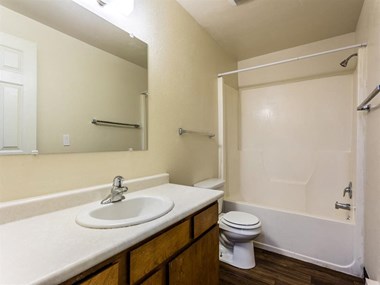 555 NW 9Th Street 2 Beds Apartment for Rent