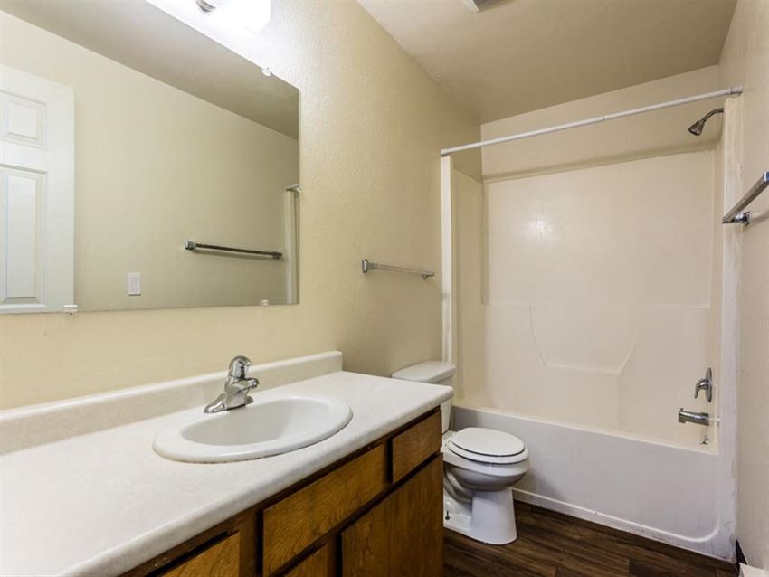 555 NW 9th Street 1-3 Beds Apartment, Affordable for Rent - Photo Gallery 1