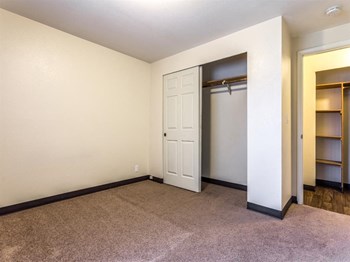 555 NW 9th Street 1-3 Beds Apartment, Affordable for Rent - Photo Gallery 2