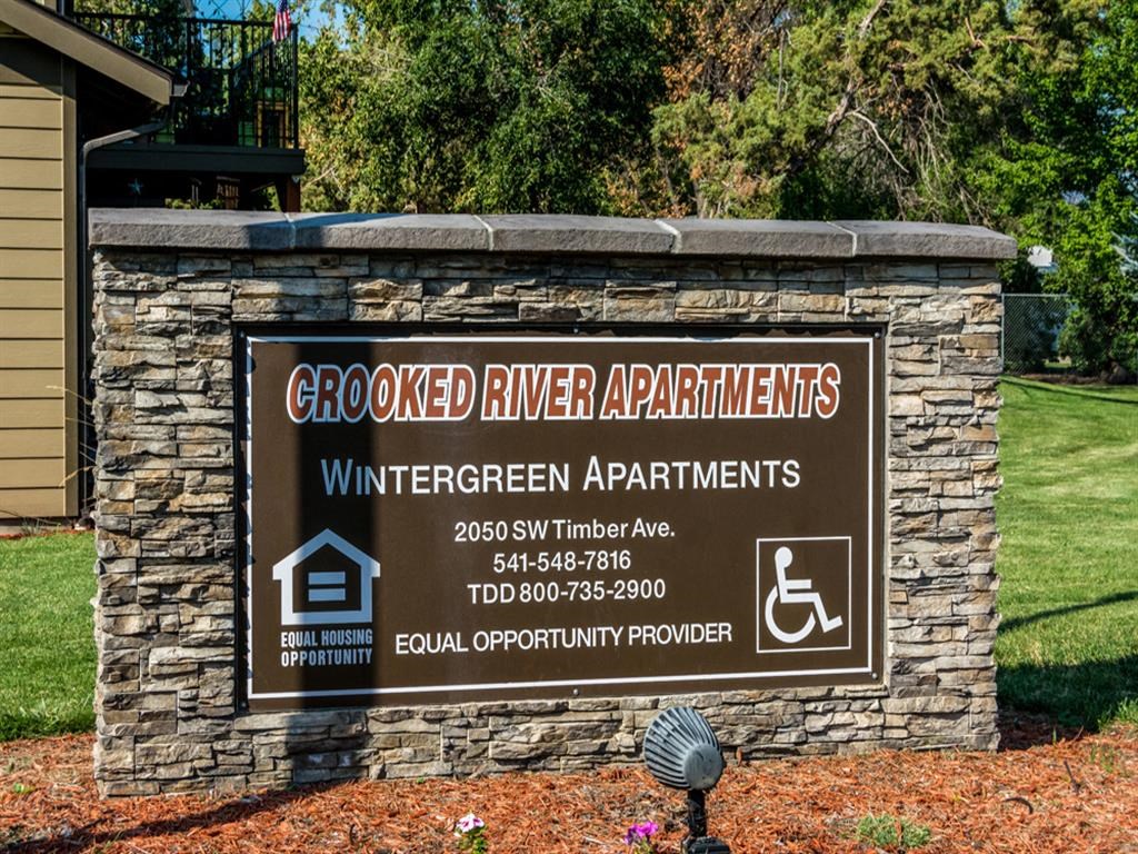 a sign for the crooked river apartments in wintergreen apartments