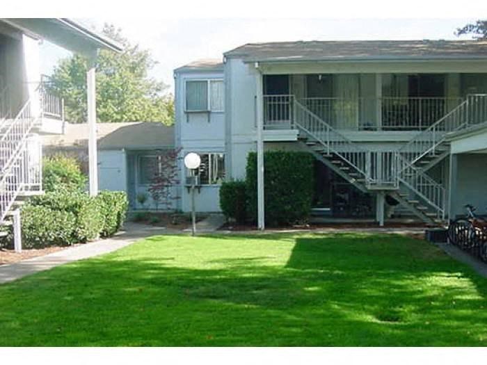 Rogue Valley Apartments Eagle Point, 333 Lorraine Ave, Eagle Point, OR