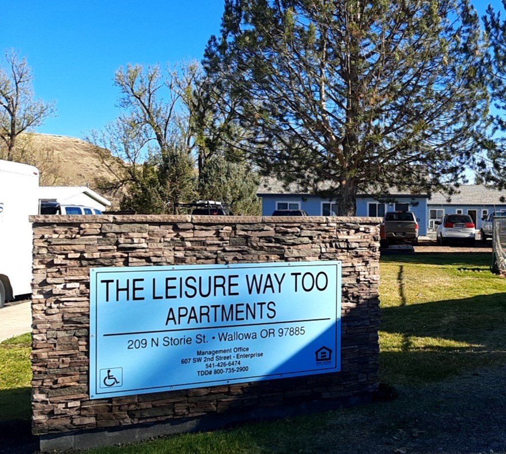 Entrance to Leisure Way Two Apartments in Wallowa, Oregon