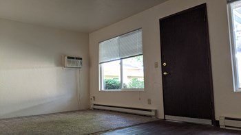 830 NE Victoria St Studio-1 Bed Apartment, Affordable for Rent - Photo Gallery 3