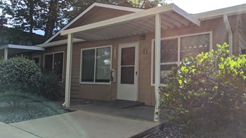 830 NE Victoria St Studio-1 Bed Apartment, Affordable for Rent - Photo Gallery 6