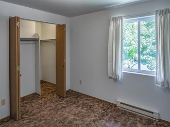 S 402 5th Street East Studio-3 Beds Apartment, Affordable for Rent - Photo Gallery 2
