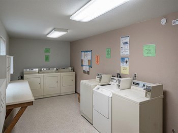 465 W 6th Ave 1-3 Beds Apartment, Affordable for Rent - Photo Gallery 4