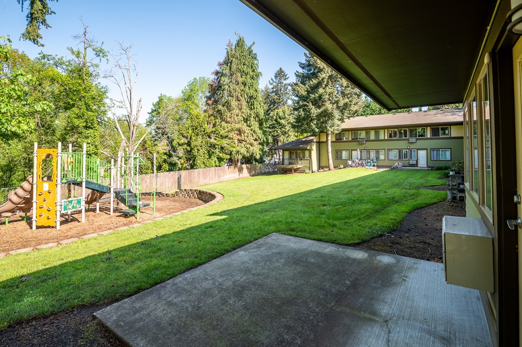 Duck Country-Wilsonville Heights is a similar property to Boones Ferry Village located in Wilsonville