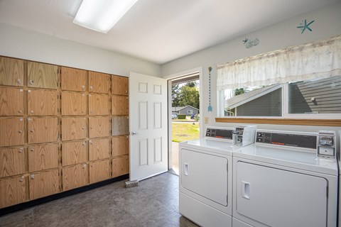 A laundry room with a washer and dryer.