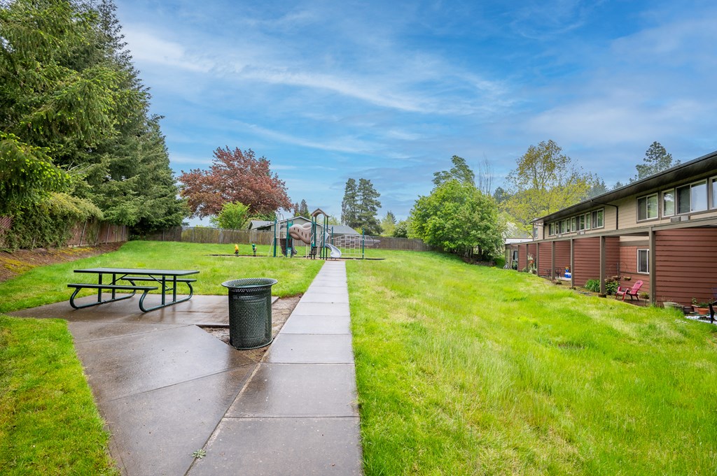 the preserve at ballantyne commons park with a playground and picnic tables