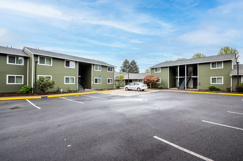 Glenhaven Park Newberg Apartments, 1209 N Springbrook, Newberg, OR