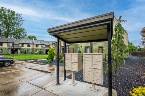 the estates at tanglewood mailboxes in front of a building