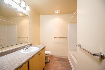 4317 Brookfield Ave 2-3 Beds Apartment, Affordable for Rent - Photo Gallery 6