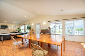 4317 Brookfield Ave 2-4 Beds Apartment, Affordable for Rent - Photo Gallery 3