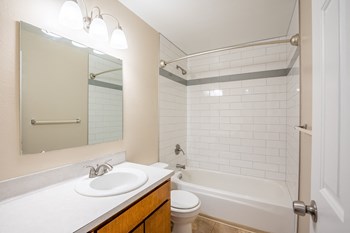 630 SW 24th St 2-3 Beds Apartment, Affordable for Rent - Photo Gallery 2