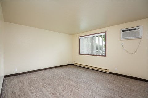 555 NW 9th Street 1-3 Beds Apartment, Affordable for Rent - Photo Gallery 13
