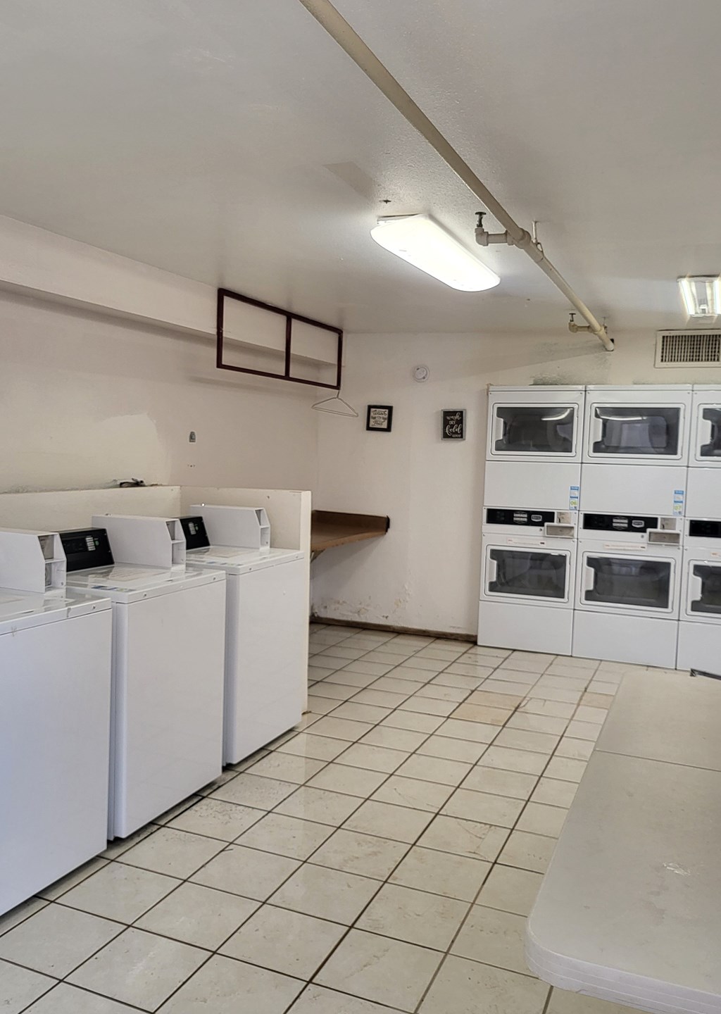 A laundry room with washers and dryers.