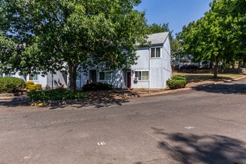 721 SE Meadowlark 1-2 Beds Apartment, Affordable for Rent - Photo Gallery 3