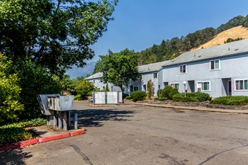 721 SE Meadowlark 1-2 Beds Apartment, Affordable for Rent - Photo Gallery 4