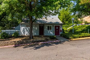 721 SE Meadowlark 1-2 Beds Apartment, Affordable for Rent - Photo Gallery 5