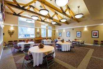 990 SW Yates Drive 1-2 Beds Apartment, Affordable for Rent - Photo Gallery 2