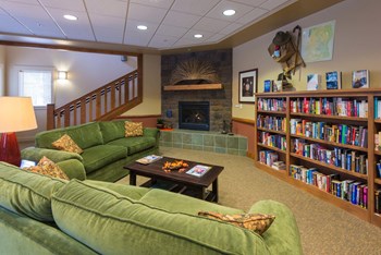 990 SW Yates Drive 1-2 Beds Apartment, Affordable for Rent - Photo Gallery 3