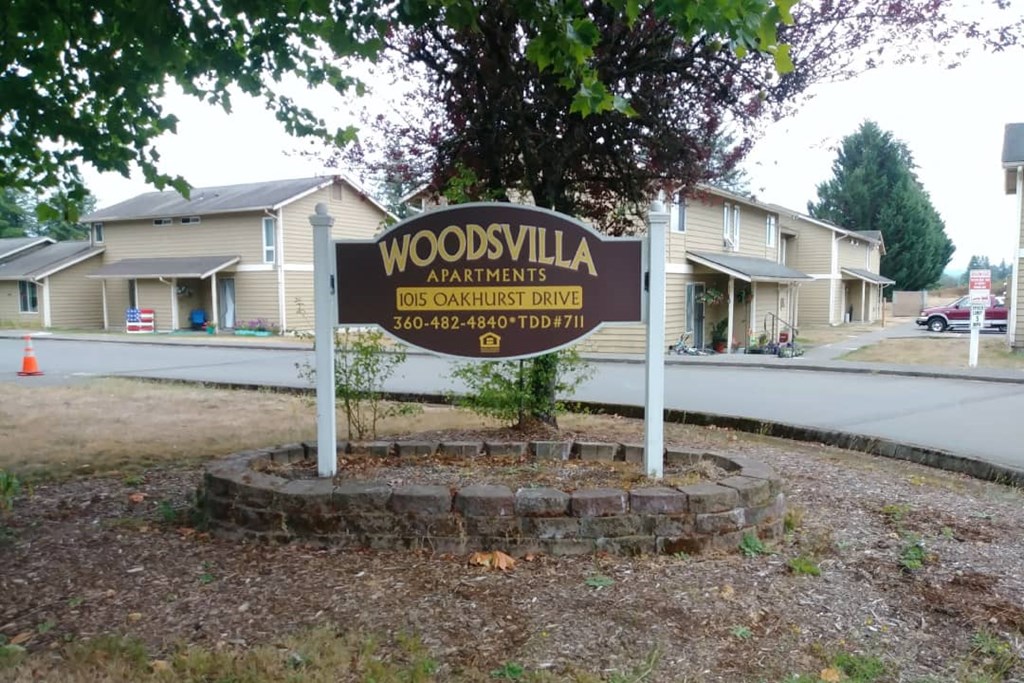 a sign that reads woodsyllas apartments