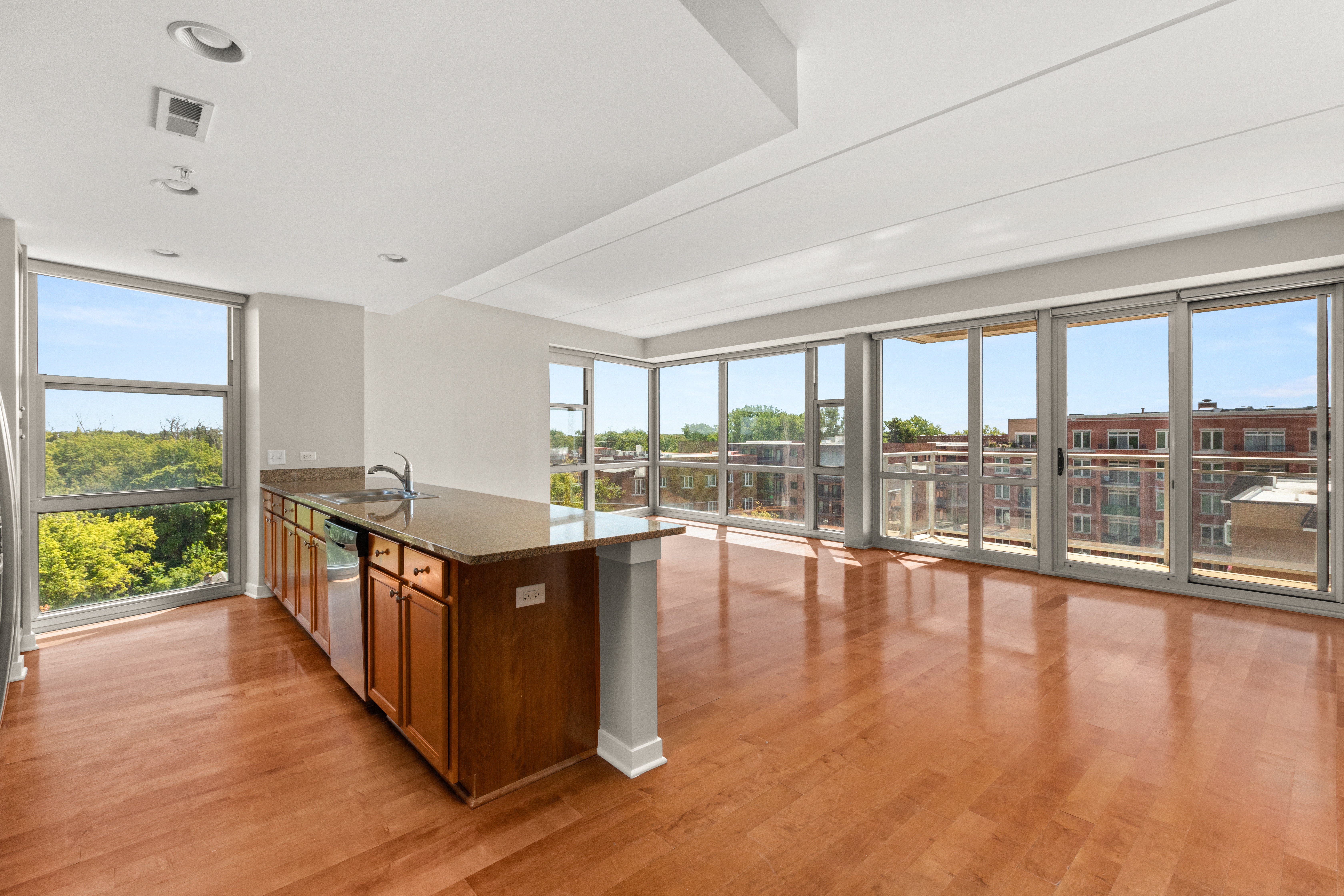 Kingston Pointe Apartments