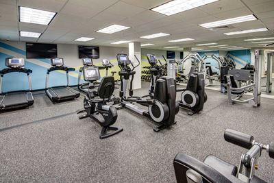 Fitness Center At Iroquois Club Apartments In Naperville, IL