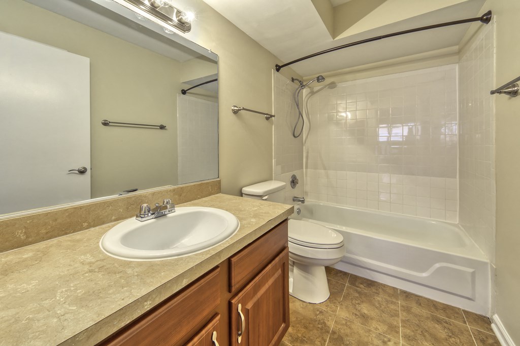 Ashton Arlington Heights Apartments, 2400 S Goebbert Rd, Arlington