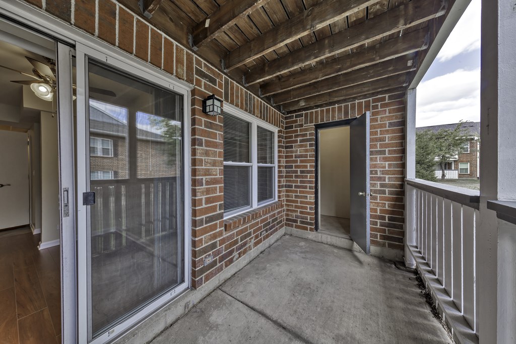 Ashton Arlington Heights Apartments, 2400 S Goebbert Rd, Arlington